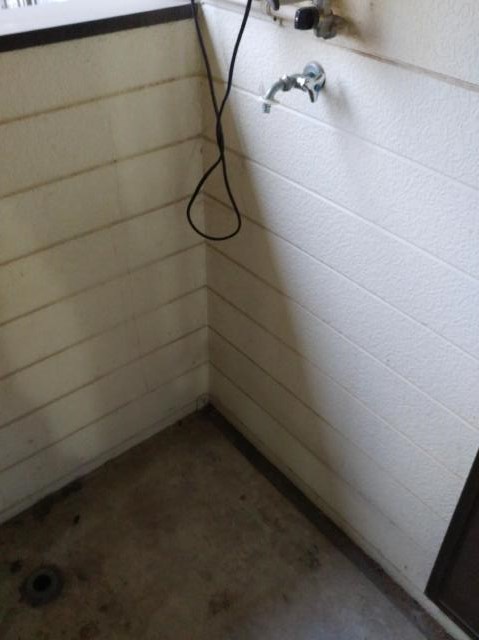 その他　洗濯機置き場（玄関外）