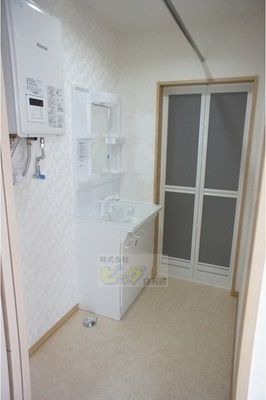洗面設備　人気設備のシャンプードレッサーを完備しています♪