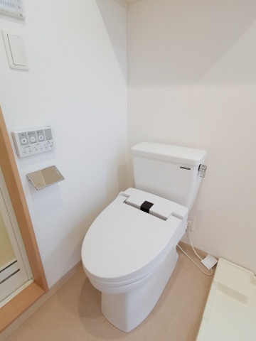 トイレ　温水洗浄便座付き