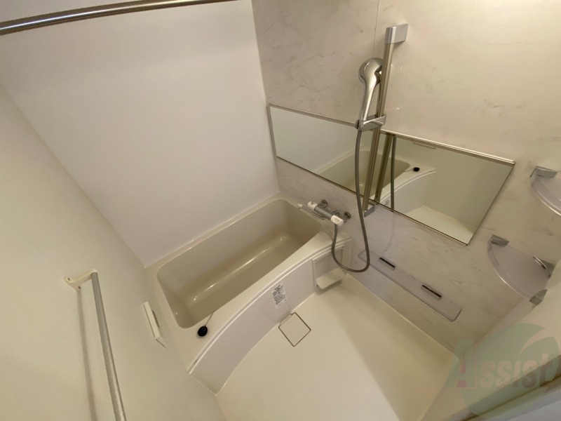 バス・シャワールーム　お風呂になります。一日の疲れを癒してくださいね。