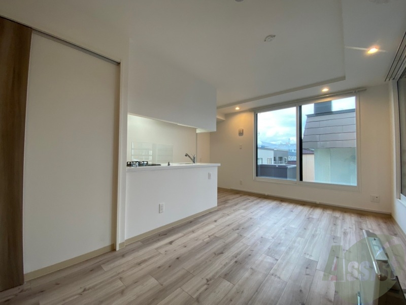 居室・リビング　広くてきれいなリビングです！快適に過ごせそうですね。