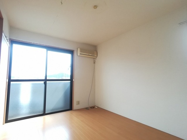 居室・リビング　南側洋室