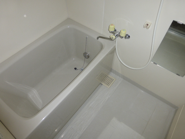 バス・シャワールーム　給湯式　追焚付バスルーム