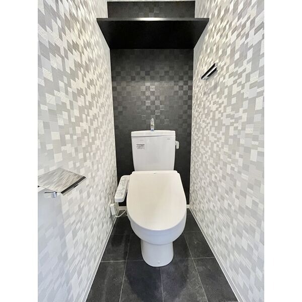 トイレ　温水洗浄暖房便座付トイレ