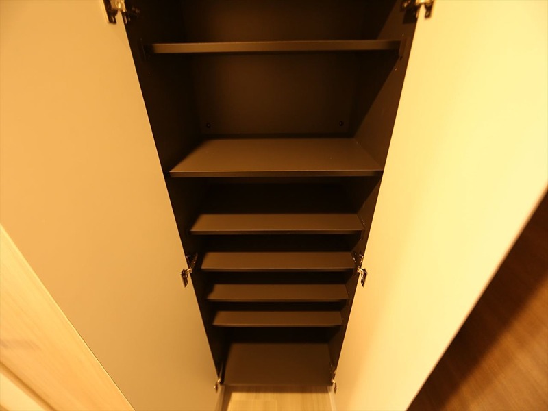 玄関　玄関　シューズボックス付（収納充実してます）