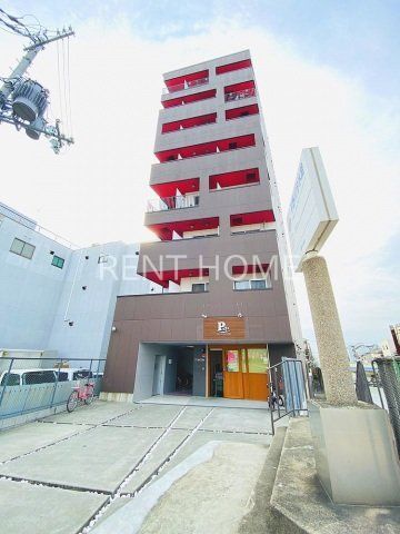 建物外観　鉄骨造８階建て