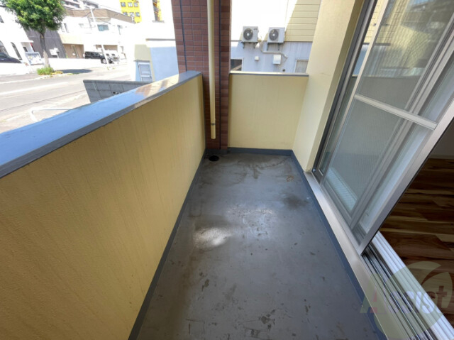 バルコニー　バルコニーは幅があり、広い印象を受けました。