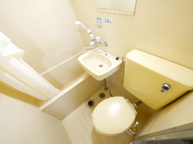 バス・シャワールーム　落ち着いた空間のお風呂です