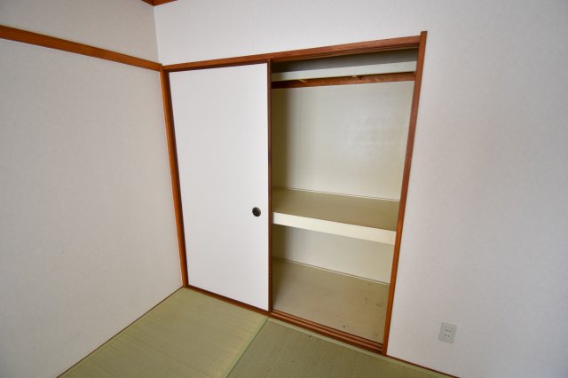 収納　押入れは奥行きもあるので収納力が凄いんです