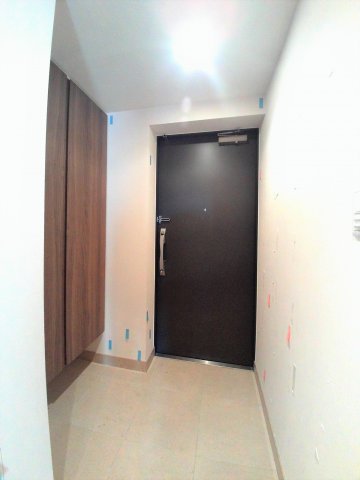 玄関　【メゾンカルム本郷】