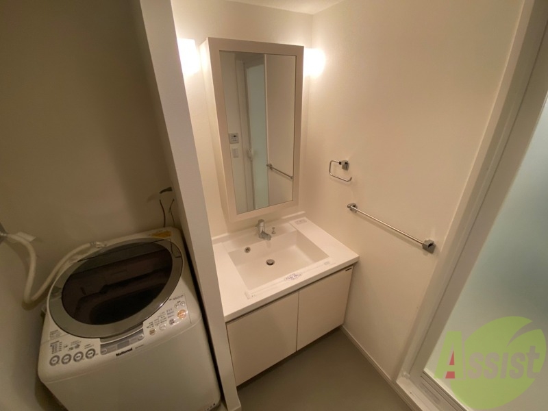 洗面設備　シャンプードレッサー。身支度はここでばっちりですね。