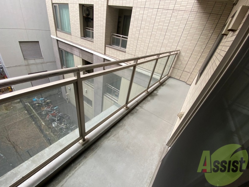 バルコニー　バルコニーです。洗濯物を干したり一息ついたりできますね！