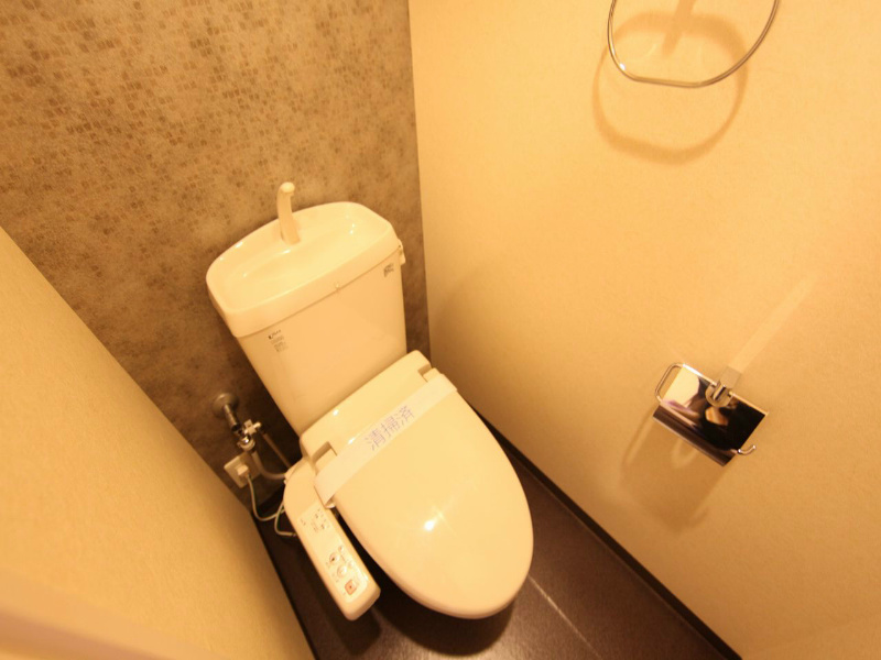 トイレ　温水洗浄便座付トイレ