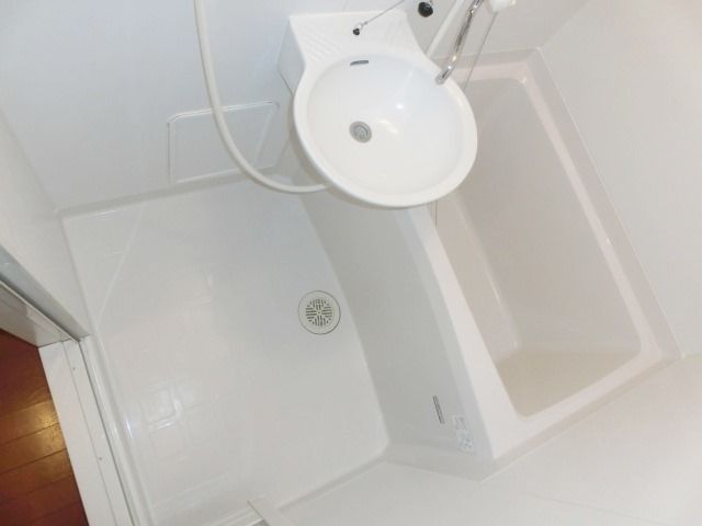 バス・シャワールーム　一日の疲れを癒せるバスルームです