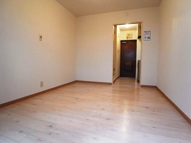 その他部屋・スペース　広くて明るい寝室