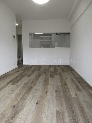 居室・リビング　※別号室参考写真