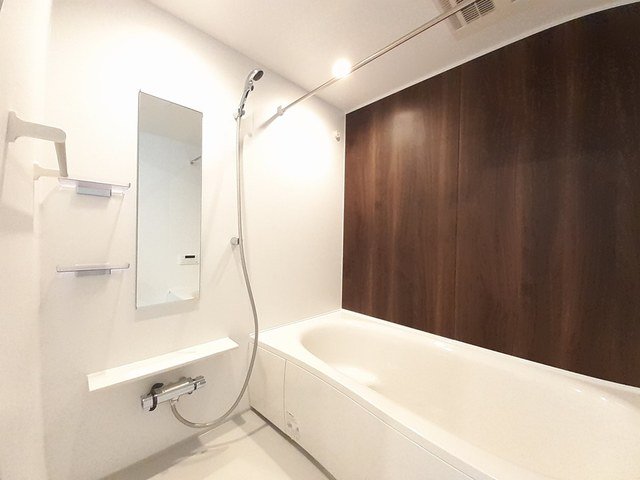 バス・シャワールーム　コンパクトで使いやすいお風呂です