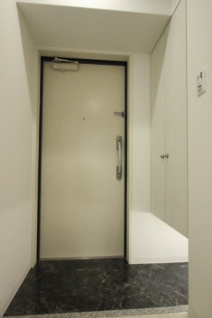 玄関　同物件別号室のものです。