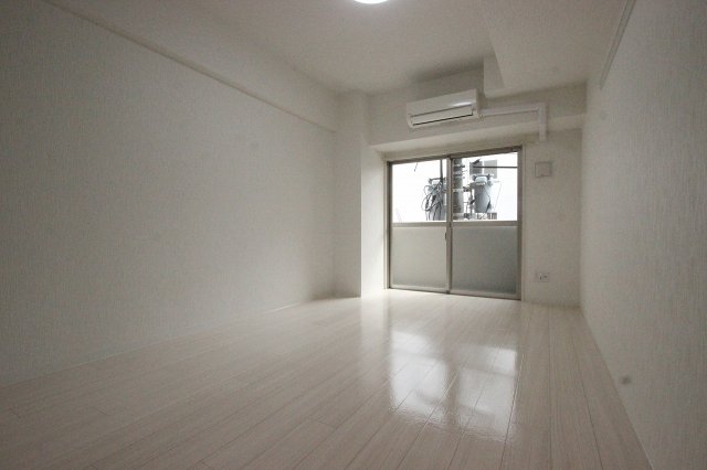 居室・リビング　同物件別号室のものです。