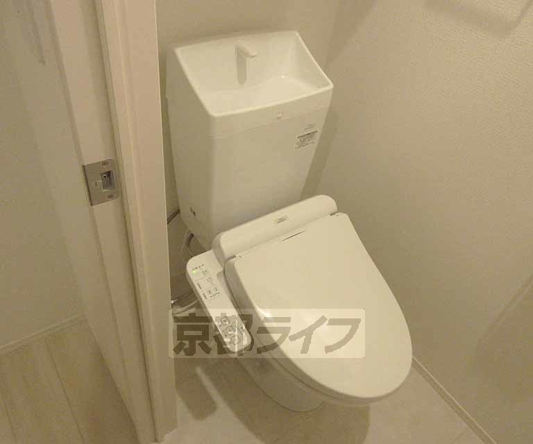 トイレ　ウォシュレット付きのきれいなトイレです・