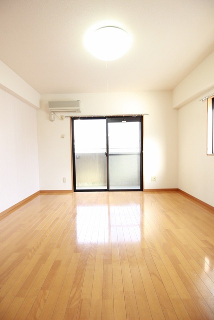 居室・リビング　８帖　洋室