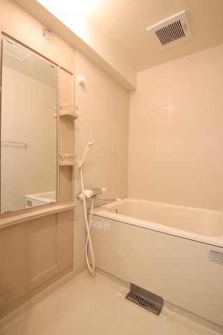 バス・シャワールーム　落ち着いた空間のお風呂です