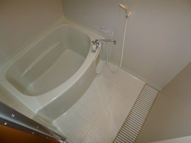 バス・シャワールーム　広めの浴室です。