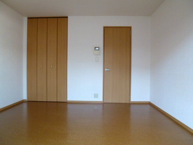 居室・リビング　洋室8帖と広めです。