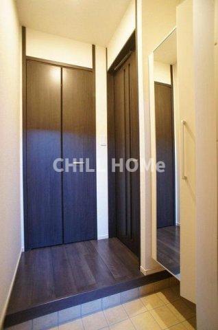 玄関　当社、チルホームのHPもご覧ください(^^)/物件情報多数♪