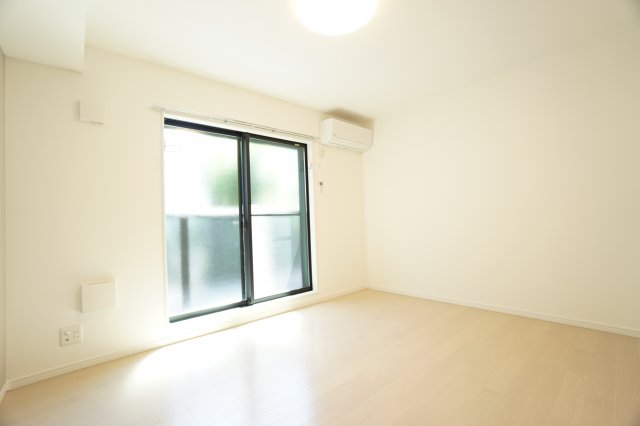 居室・リビング　※同タイプの写真です。