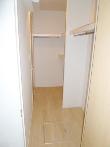 収納　ウォークスルークローゼットなので収納豊富です☆