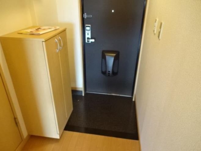 玄関　※写真はサンプルです。