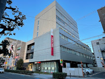 銀行　三菱UFJ銀行茨木支店（銀行）まで89m