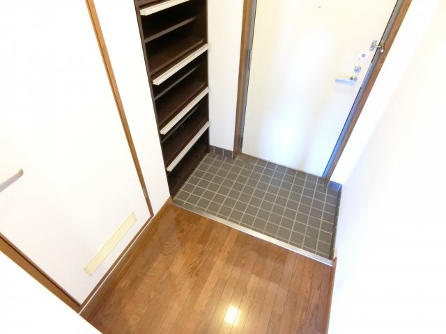 玄関　同物件別部屋