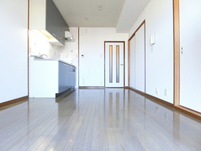 居室・リビング　同物件別部屋