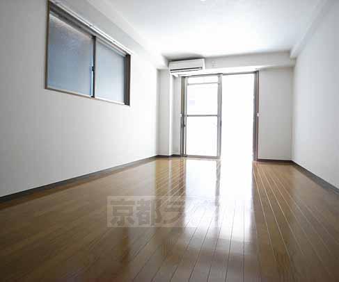 居室・リビング　広々した室内