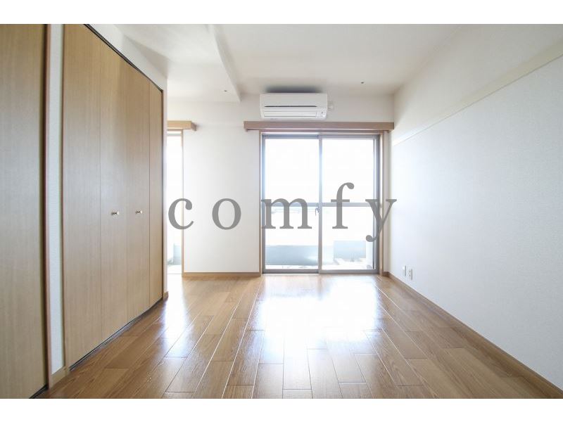 その他部屋・スペース　南東向きで明るいベッドルーム