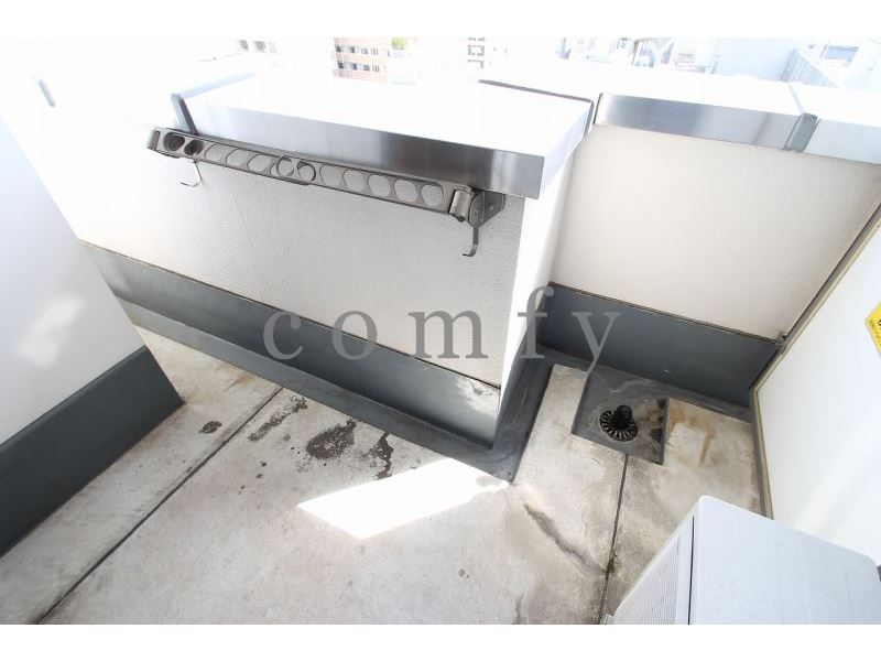 バルコニー　日当たりの良いバルコニー