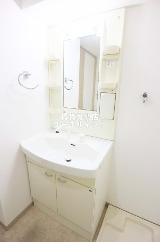 洗面設備　清潔感ある独立洗面台で毎日気持ちよく♪