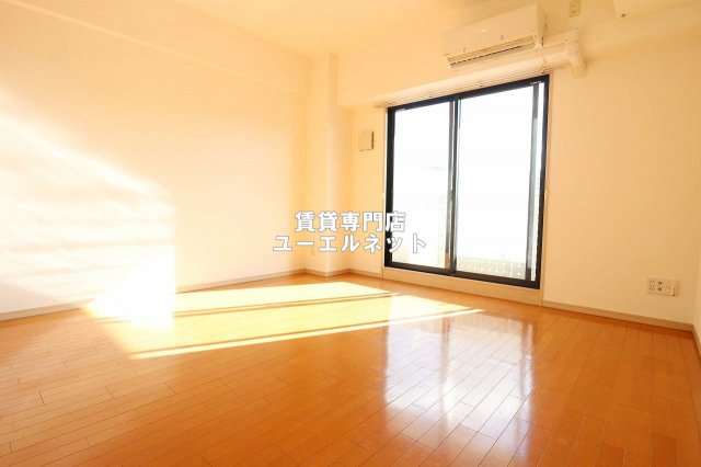 居室・リビング　ゆったりとくつろげる、落ち着きのある居室空間です