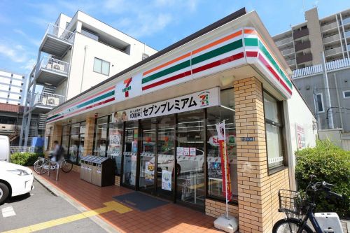 コンビニ　セブンイレブン吹田垂水町３丁目店（コンビニ）まで100m