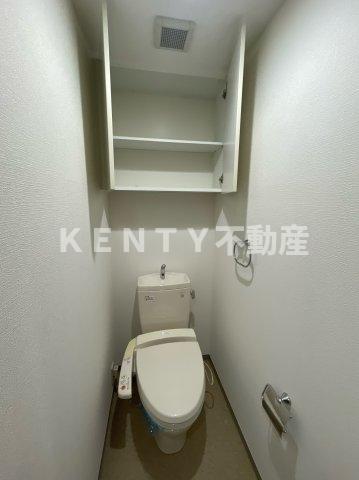 トイレ　落ち着いた色調のトイレです