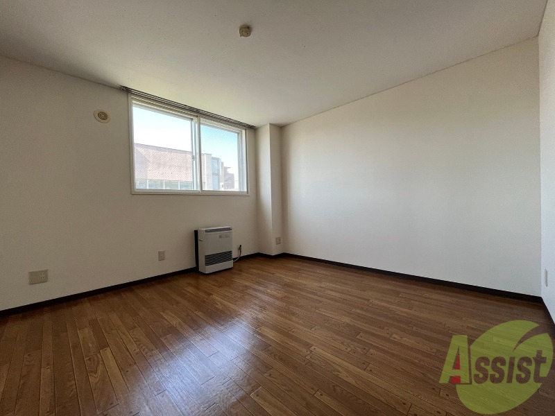 居室・リビング　リビングです。木目のフローリングが落ち着きますね。