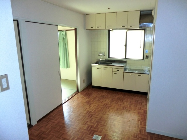 居室・リビング　窓があり明るいDK♪