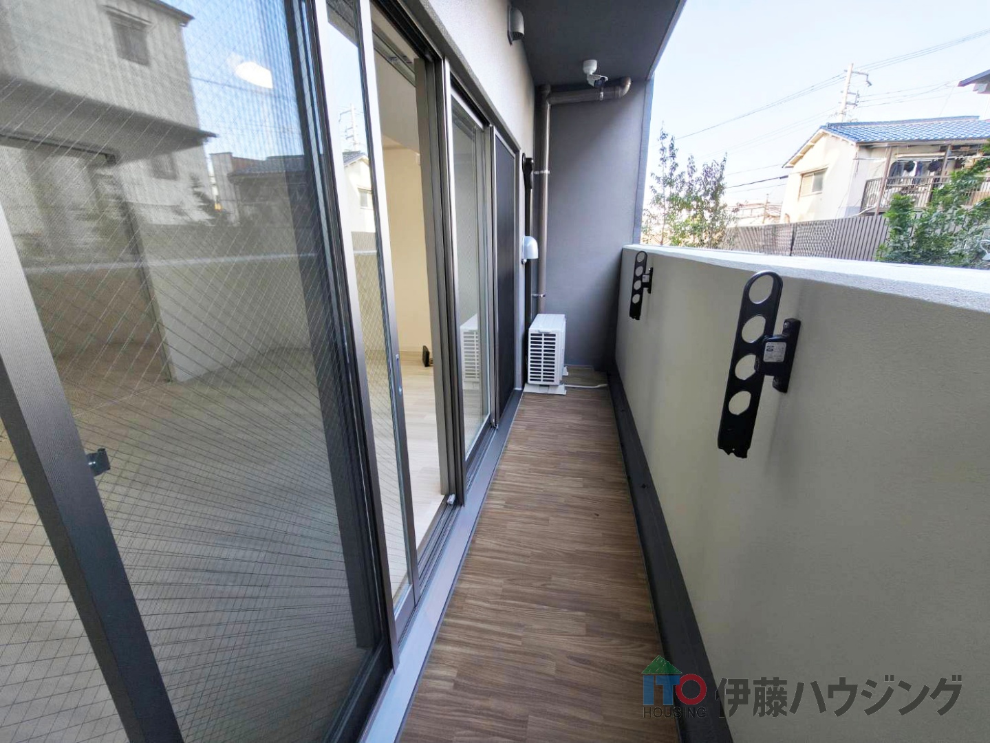 バルコニー　同間取りの別部屋の写真です。色合い等違う場合がございます。