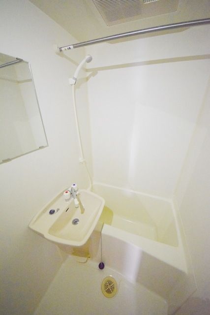 バス・シャワールーム　★浴室乾燥機付きのお風呂です★