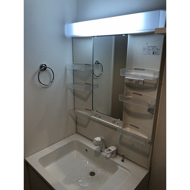 洗面設備　別号室イメージの為、現状を優先致します。