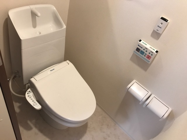 トイレ　嬉しい温水洗浄便座♪