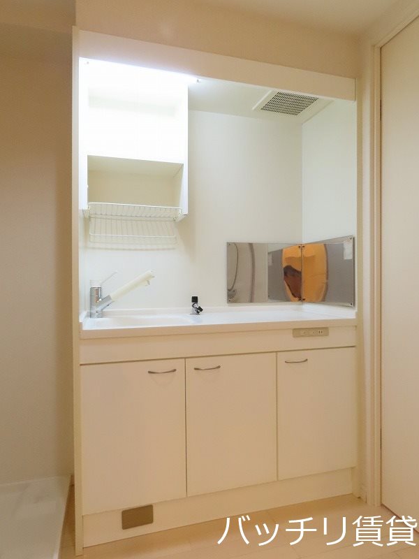 キッチン　画像は同型タイプの為現状を優先致します。