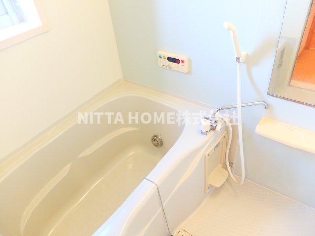 バス・シャワールーム　浴室に小窓有り◎追い焚き機能＆浴室乾燥付き◎